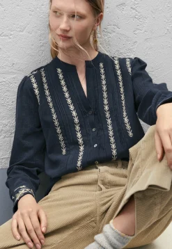 Embroidered Blouse*Wrap London Hot