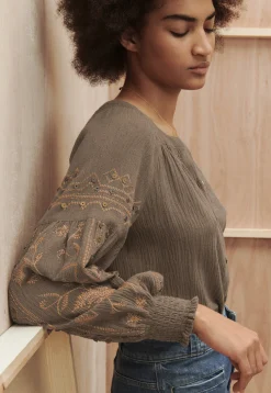 Embroidered Blouse*Wrap London Flash Sale