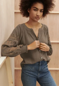 Embroidered Blouse*Wrap London Flash Sale