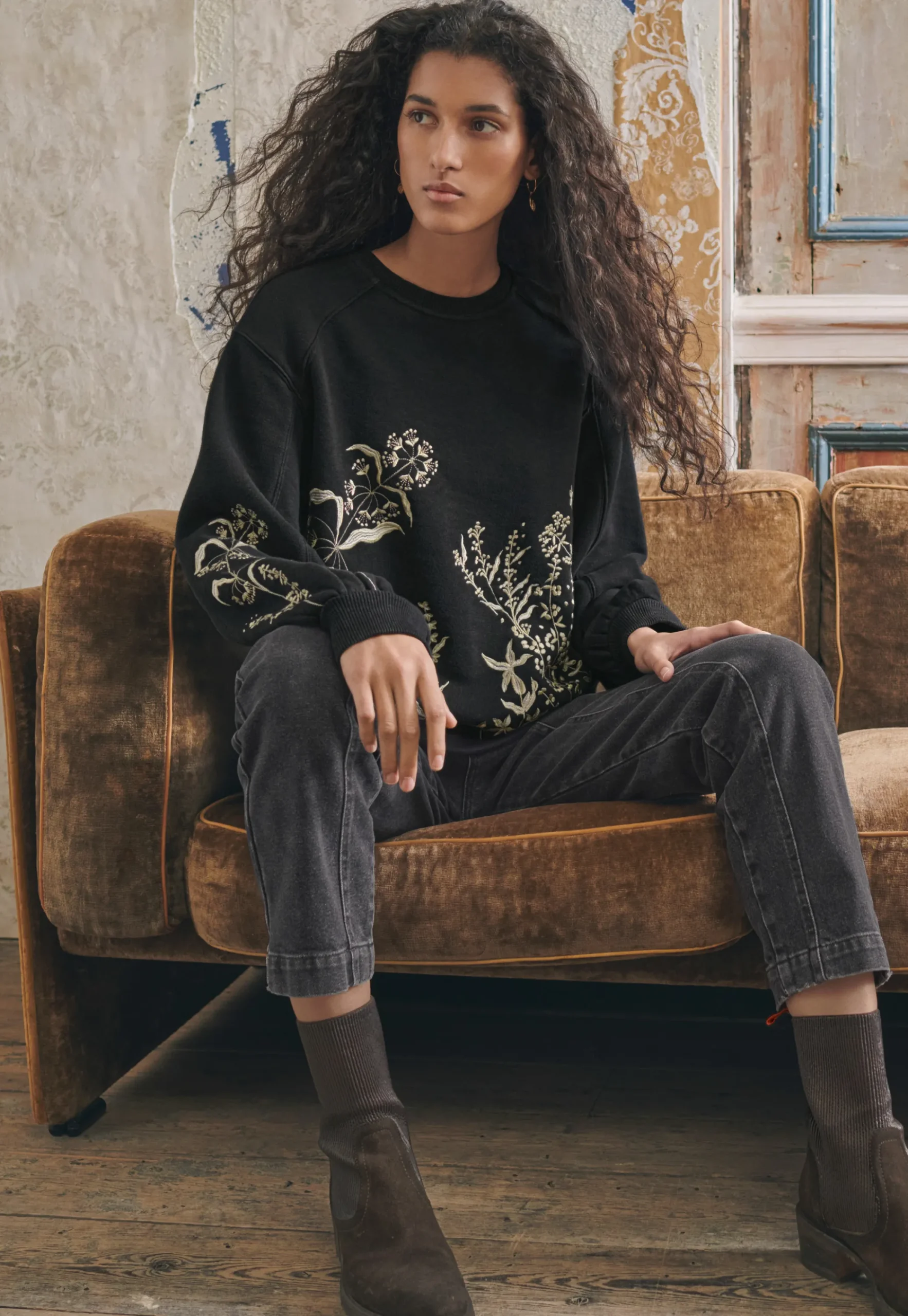 Embroidered Sweatshirt*Wrap London Hot