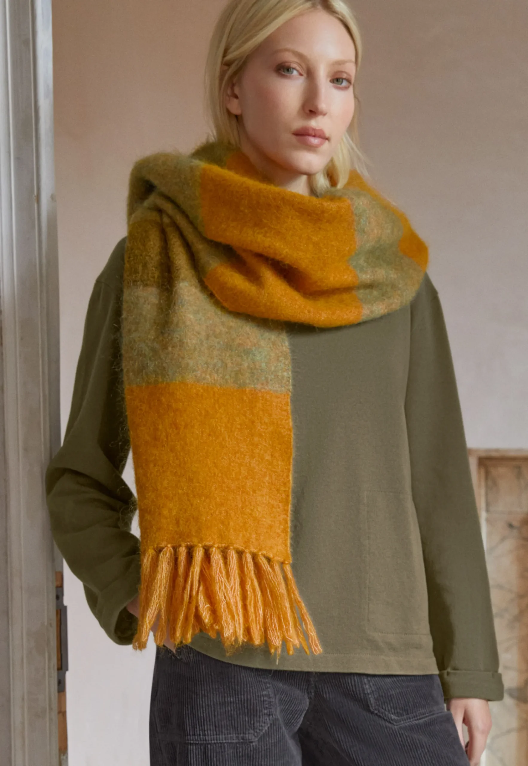 Funnel-Neck Sweatshirt*Wrap London Hot