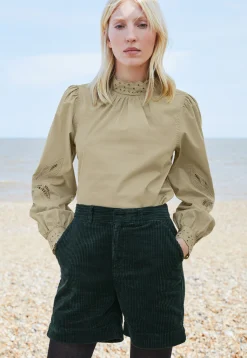 Jumbo-Cord Shorts*Wrap London Store