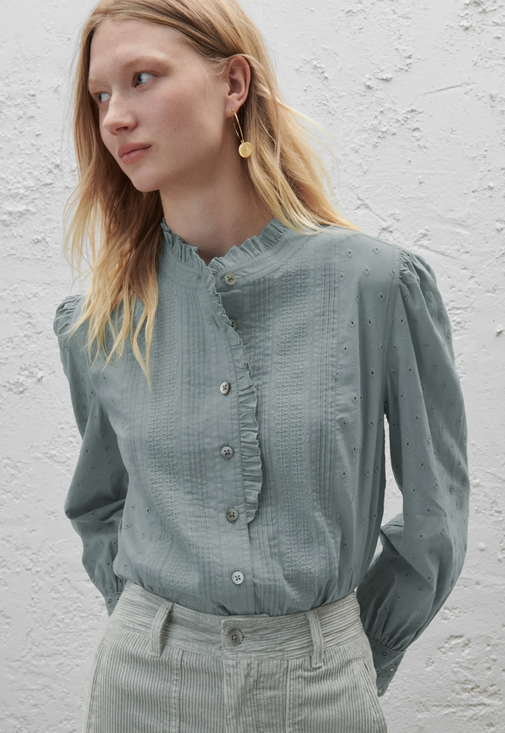 Ruffle-Neck Broderie Blouse*Wrap London Cheap