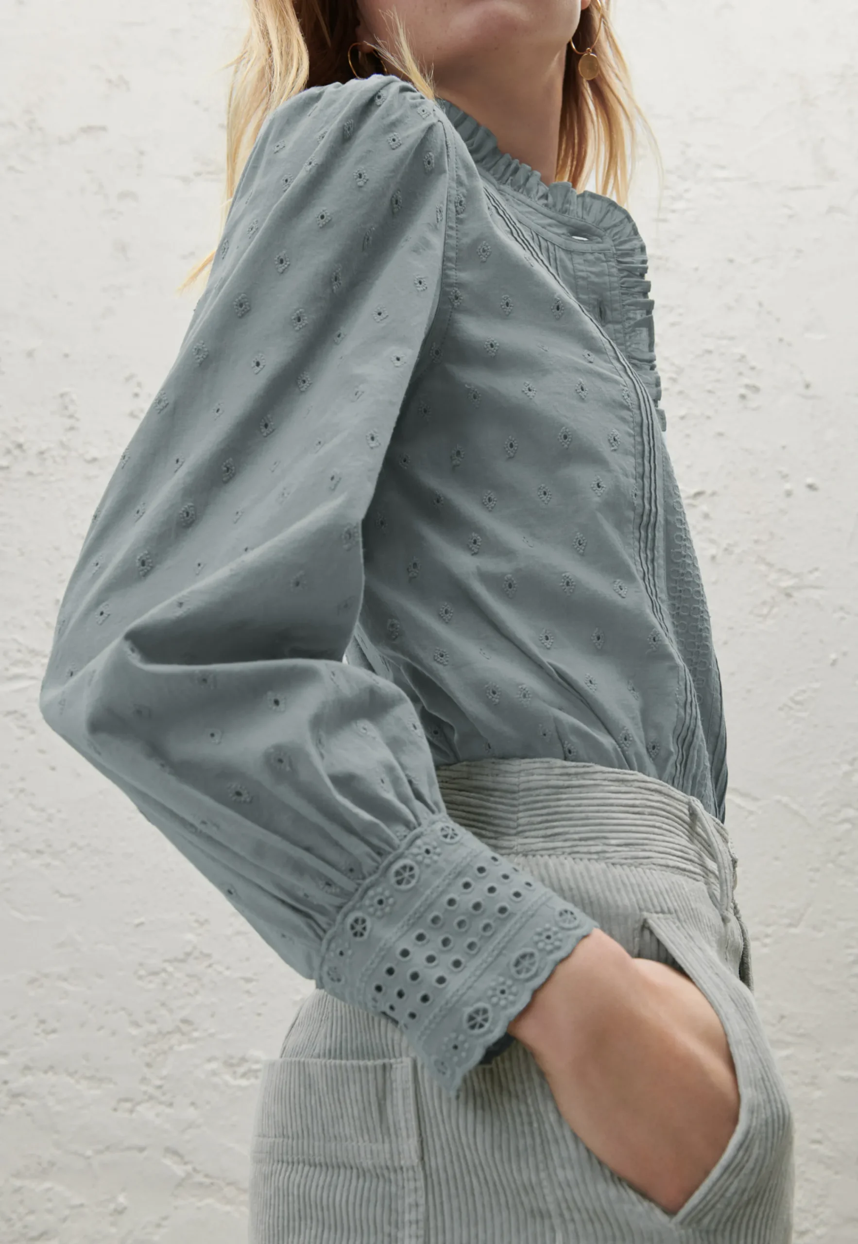 Ruffle-Neck Broderie Blouse*Wrap London Cheap