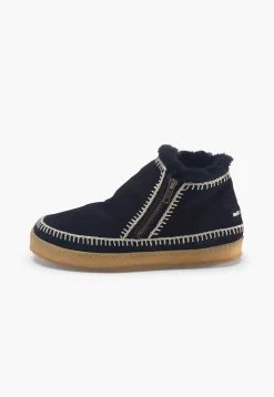 Sheepskin Boots*Wrap London Store