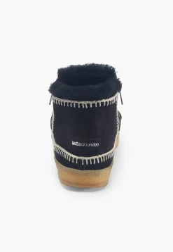 Sheepskin Boots*Wrap London Store
